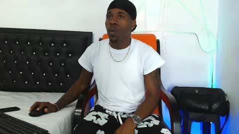 Snapshot of damian_hart_24cm chatting on 10.23.25 damian_hart_24cm online show from 10.23.25