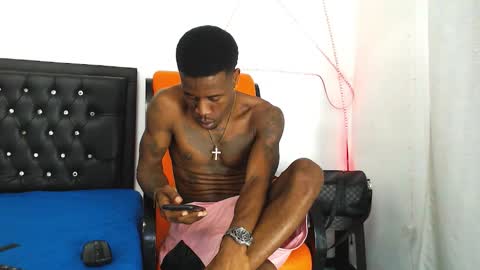 Snapshot of damian_hart_24cm chatting on 11.21.25 damian_hart_24cm online show from 11.21.25