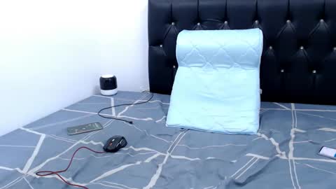 Snapshot of damian_redhot chatting on 01.04.25 D A M I A N online show from 01.04.25