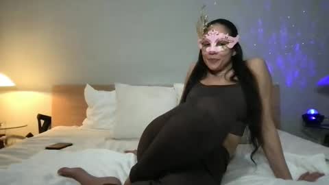 Damira Lux online show from 02.20.25