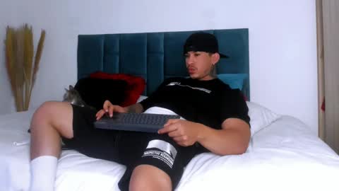 Snapshot of dammianmilleroficial chatting on 11.12.25 INSTAGRAM DAMMIANMILLEROFICIAL online show from 11.12.25