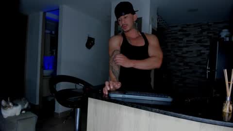 Snapshot of dammianmilleroficial chatting on 12.17.25 INSTAGRAM DAMMIANMILLEROFICIAL online show from 12.17.25