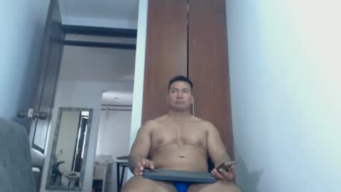 Snapshot of dammuscle chatting on 04.23.26 dammuscle online show from 04.23.26