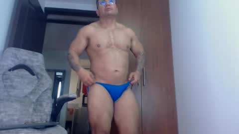 Snapshot of dammuscle chatting on 05.09.26 dammuscle online show from 05.09.26