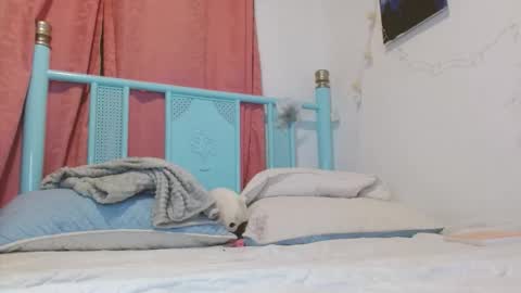 damn_milaa online show from 12.23.25