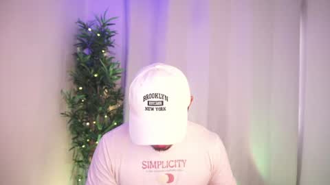 Snapshot of damon_frost chatting on 06.27.26 damon_frost online show from 06.27.26