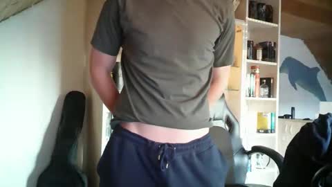 Snapshot of dan_snow24 chatting on 11.22.25 Dan Snow online show from 11.22.25