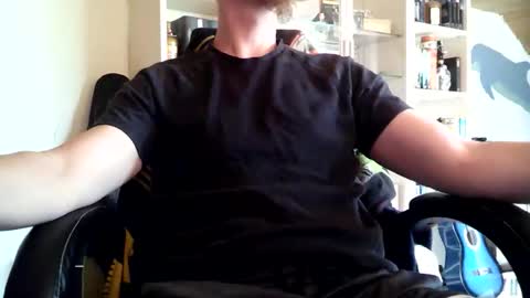 Snapshot of dan_snow24 chatting on 04.28.26 Dan Snow online show from 04.28.26