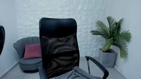 Danaa Rey online show from 03.05.25