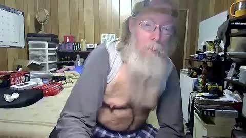 Snapshot of danagm chatting on 01.12.25 Dana online show from 01.12.25