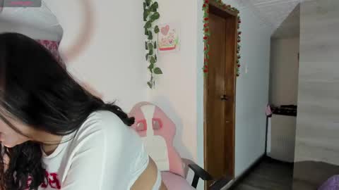 Snapshot of danay_01 chatting on 01.22.25 danay_01 online show from 01.22.25