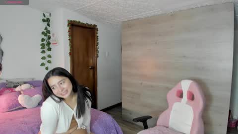 Snapshot of danay_01 chatting on 02.20.25 danay_01 online show from 02.20.25