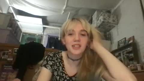 Snapshot of danceissexisbeauty2 chatting on 11.25.25 Your submissive patient online show from 11.25.25