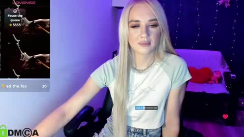 Snapshot of dances_queen chatting on 07.15.26 dances_queen online show from 07.15.26