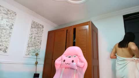 Danella Houston online show from 12.18.25