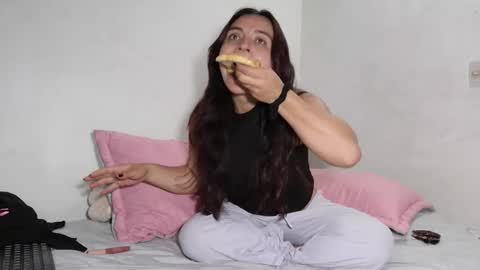 Snapshot of dani_widow chatting on 12.31.24 dani_widow online show from 12.31.24