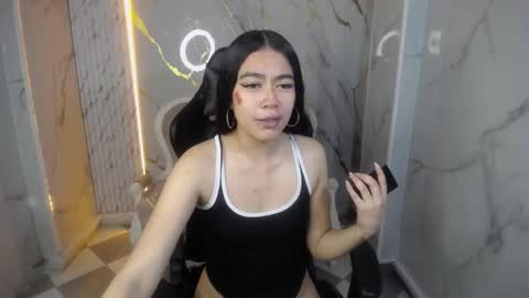 Snapshot of dania_b_ chatting on 10.04.25 dania_b_ online show from 10.04.25