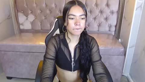 Snapshot of dania_b_ chatting on 10.17.25 dania_b_ online show from 10.17.25