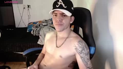 Snapshot of daniel_vargas5 chatting on 12.18.24 Daniel online show from 12.18.24