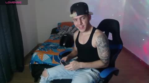 Snapshot of daniel_vargas5 chatting on 02.14.25 Daniel online show from 02.14.25