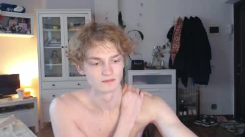 Snapshot of daniel_yumm chatting on 04.11.26 Daniel online show from 04.11.26