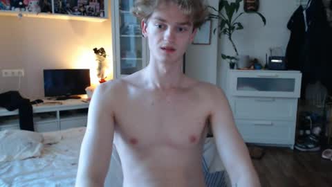 Snapshot of daniel_yumm chatting on 05.08.26 Daniel online show from 05.08.26