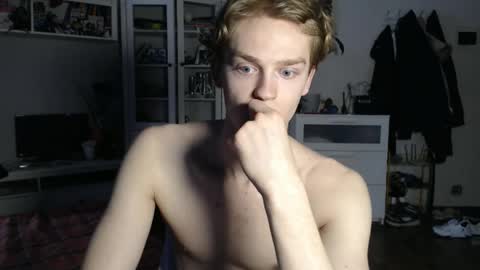 Snapshot of daniel_yumm chatting on 05.10.26 Daniel online show from 05.10.26