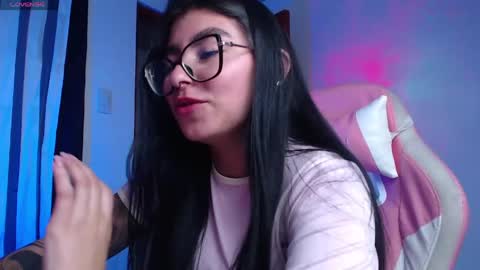 Snapshot of daniela_cute22 chatting on 05.27.26 DANIELA online show from 05.27.26