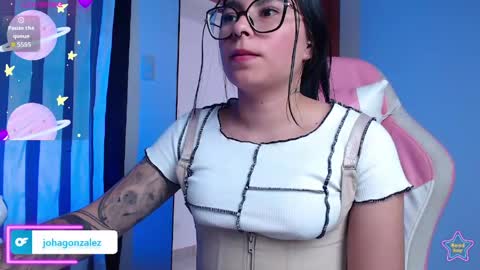 Snapshot of daniela_cute22 chatting on 05.28.26 DANIELA online show from 05.28.26