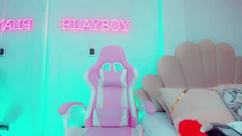 Snapshot of danielaadamss chatting on 12.21.24 Daniela online show from 12.21.24