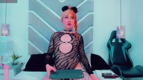 Snapshot of danielaadamss chatting on 01.12.25 Daniela online show from 01.12.25