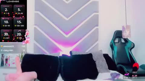 Snapshot of danielaadamss chatting on 01.13.25 Daniela online show from 01.13.25