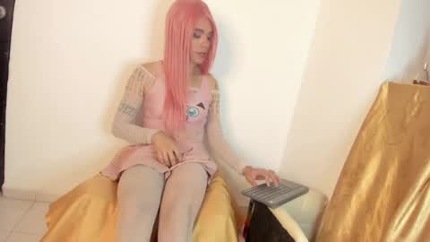 Snapshot of danielamay00 chatting on 06.18.26 danielamay00 online show from 06.18.26