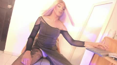 Snapshot of danielamay00 chatting on 06.28.26 danielamay00 online show from 06.28.26