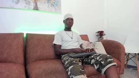 Snapshot of daniell_ferrari chatting on 01.25.25 daniell_ferrari online show from 01.25.25