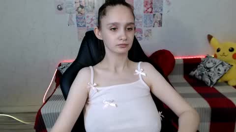 Snapshot of daniella_martin chatting on 06.19.26 Daniella Martin online show from 06.19.26