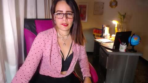 Snapshot of danielle_rose_ chatting on 03.25.26 Angie online show from 03.25.26
