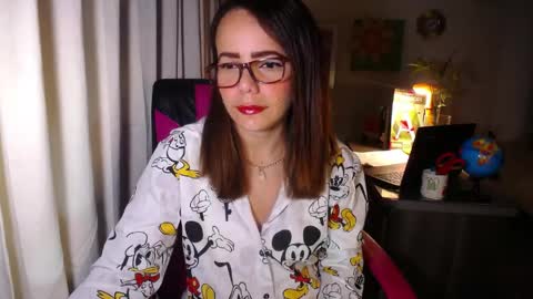 Snapshot of danielle_rose_ chatting on 04.26.26 Angie online show from 04.26.26