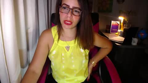 Snapshot of danielle_rose_ chatting on 05.04.26 Angie online show from 05.04.26