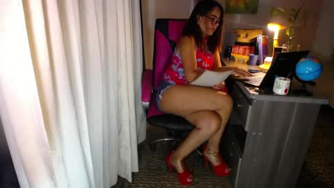 Snapshot of danielle_rose_ chatting on 05.09.26 Angie online show from 05.09.26