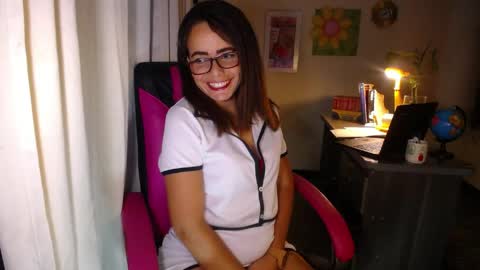 Snapshot of danielle_rose_ chatting on 05.23.26 Angie online show from 05.23.26