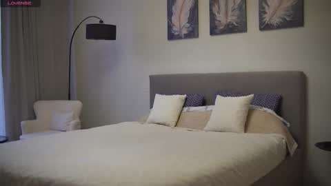 Snapshot of danielle_thomas chatting on 09.18.25 Danielle online show from 09.18.25