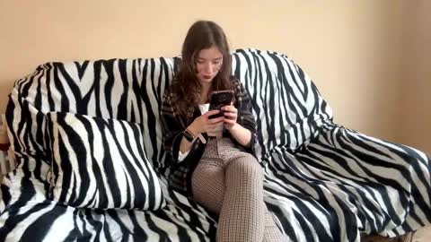 Mia online show from 11.28.25