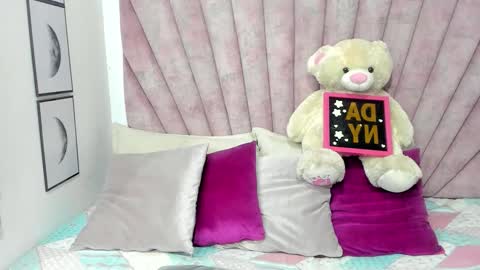 DaniiBelluci  online show from 11.30.25