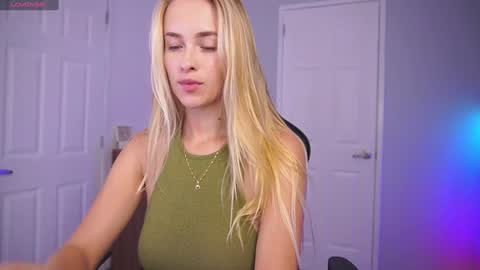 Hi my name is Anna. Please say hello I like to chat with you. If u have request use Tip option .Thank you online show from 01.23.25