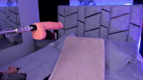 Dani Phonenix online show from 01.27.25