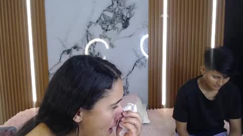 Danniela y Victoria online show from 04.25.26