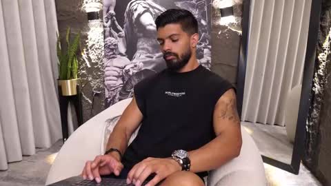Snapshot of dann_saenz chatting on 03.26.26 Dann saenz online show from 03.26.26