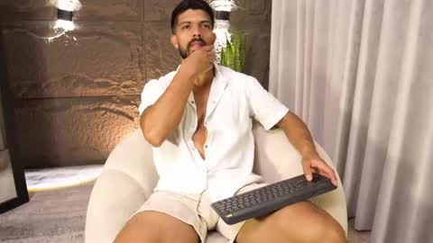 Snapshot of dann_saenz chatting on 04.25.26 Dann saenz online show from 04.25.26