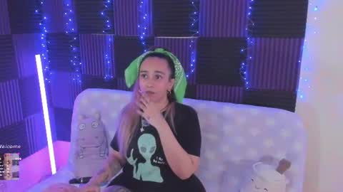 Snapshot of danna__castle chatting on 07.17.26 Dannacastle online show from 07.17.26